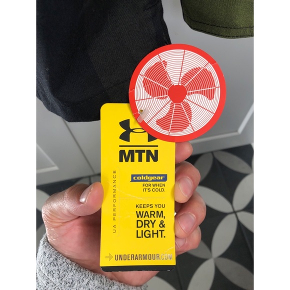 BRAND NEW men’s Under armour cold gear long sleeve - Picture 7 of 8